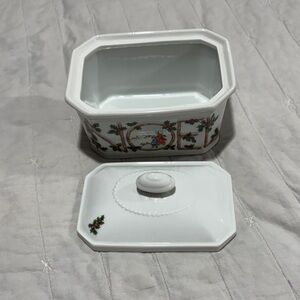 BIA Cordon bleu Holiday Bakeware Dish with Lid